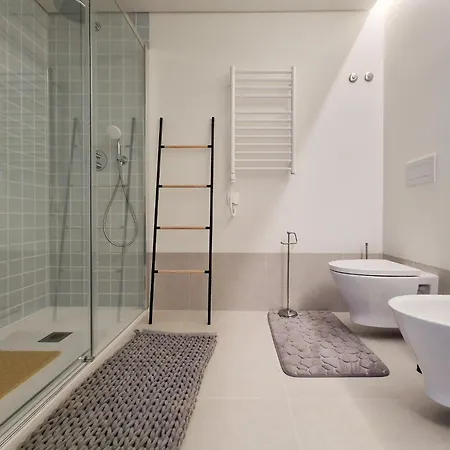 Bayline - Heated Indoor Swimming Pool - - By Bedzy Apartamento *