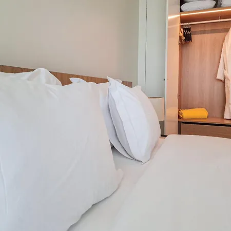 Bayline - Heated Indoor Swimming Pool - - By Bedzy Apartmán