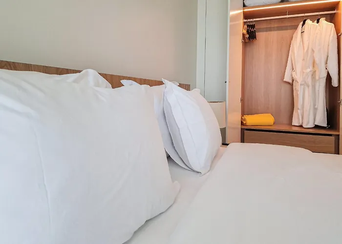 Bayline - Heated Indoor Swimming Pool - - By Bedzy 公寓