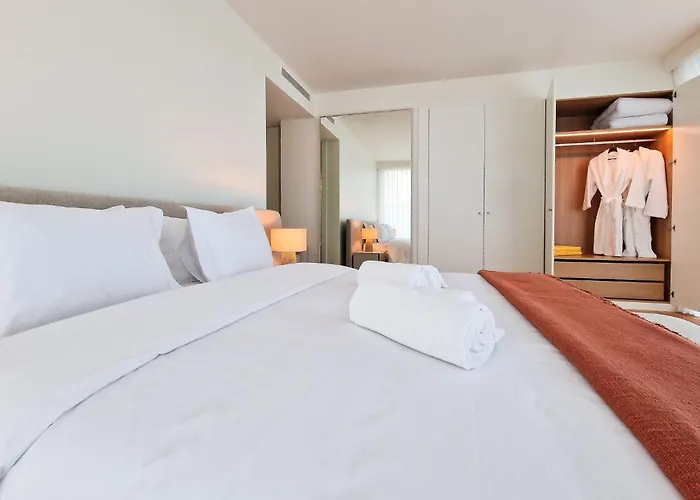 Bayline - Heated Indoor Swimming Pool - - By Bedzy Armação de Pêra