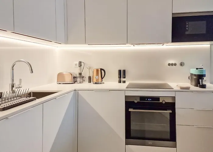 Bayline - Heated Indoor Swimming Pool - - By Bedzy * Armação de Pêra