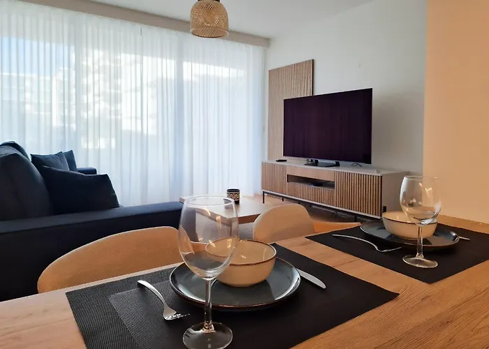 Bayline - Heated Indoor Swimming Pool - - By Bedzy Διαμέρισμα