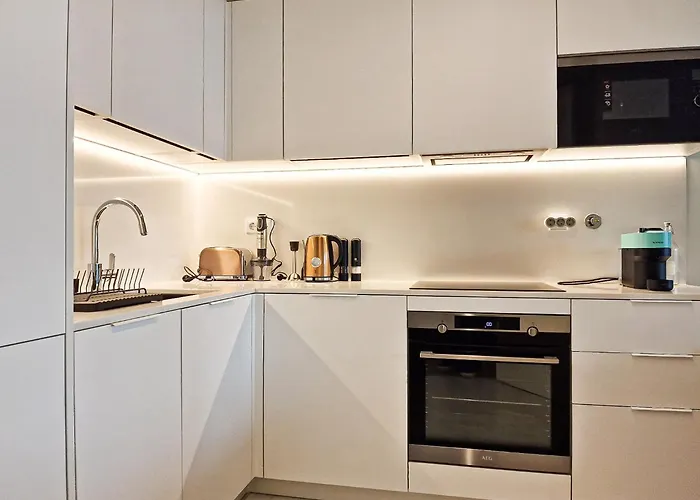 Διαμέρισμα Bayline - Heated Indoor Swimming Pool - - By Bedzy *